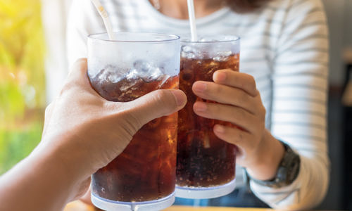 Газираните напитки и наркотиците причиняват сходни увреждания на зъбните тъкани